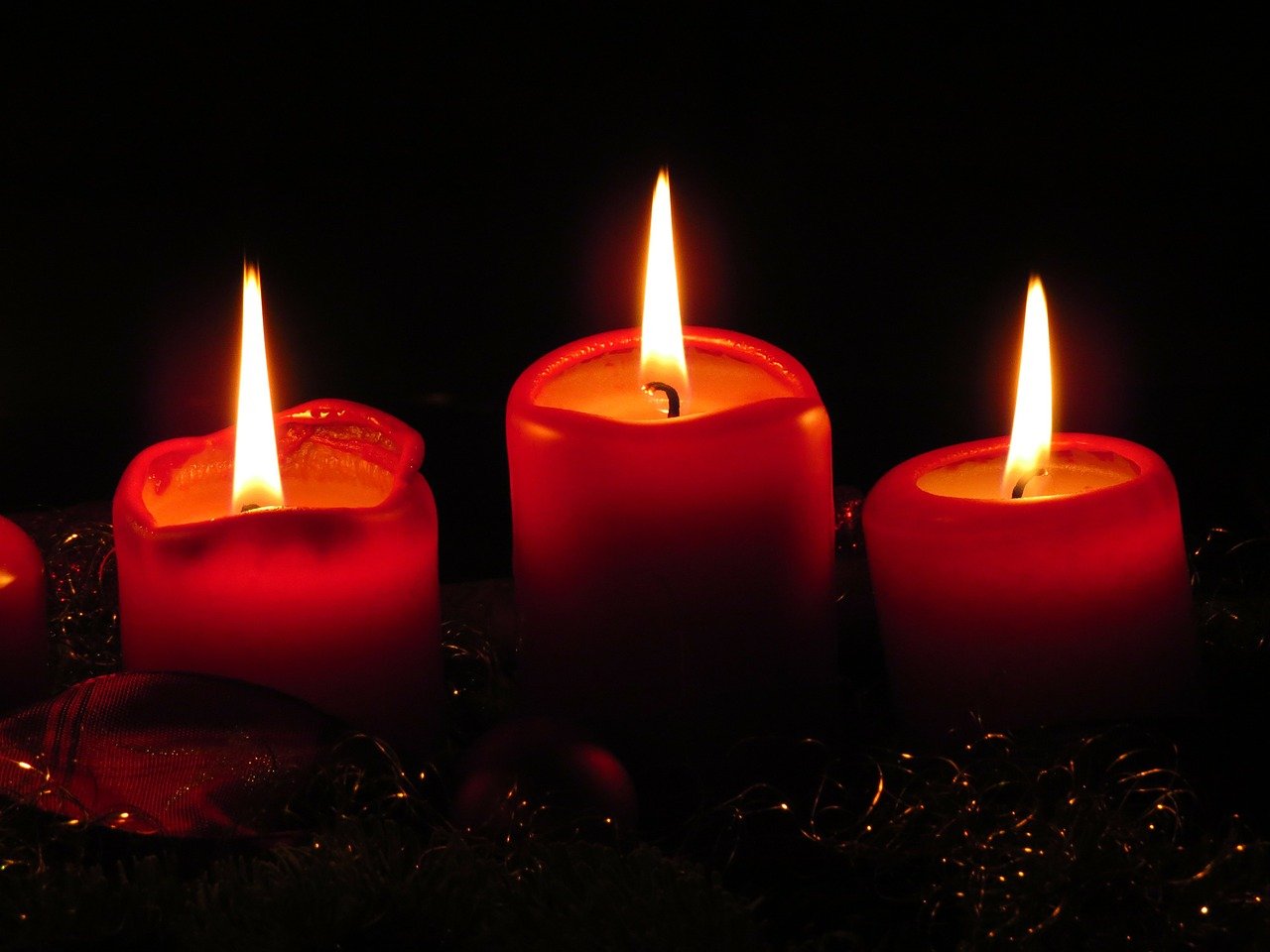 3 rote Kerzen zum 3. Advent
