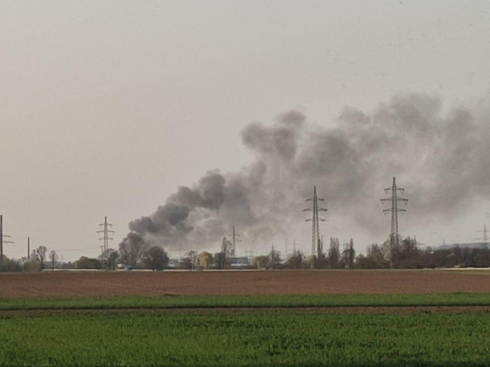 Einen Millionenschaden richtete gestern Abend eine Großbrand in der Lagerhalle der Gesellschaft für Bio-Abfallwirtschaft (GBAB) im Aschaffenburg