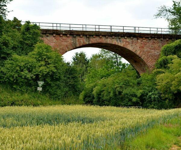 Viadukt der Bachgaubahn bei Wenigumstadt