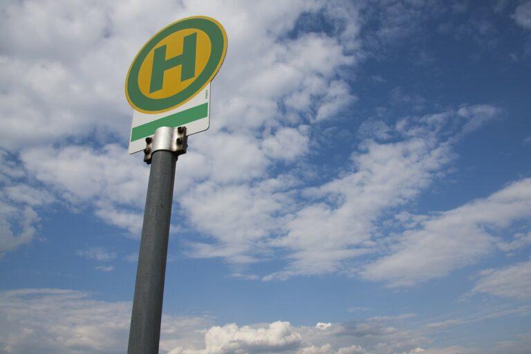 Bushaltestellen „Michaelstraße“ werden barrierefrei umgebaut: Vollsperrung bis November