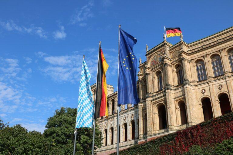 1. Mai 2022 Tag der Arbeit, Beflaggung in Unterfranken