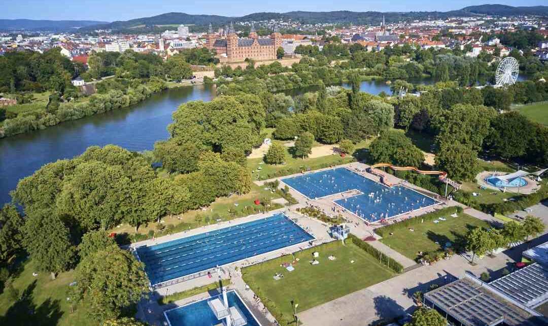 Blick auf das Freibad Aschaffenburg