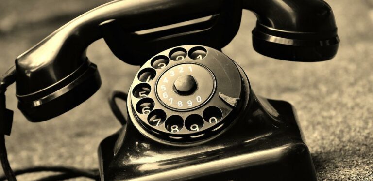 Telefonbetrüger geben sich als internationale Polizeibeamte aus