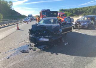 BAB 3 - Rohrbrunn - Verkehrsunfall mit vier PKW – eine Person eingeschlossen
