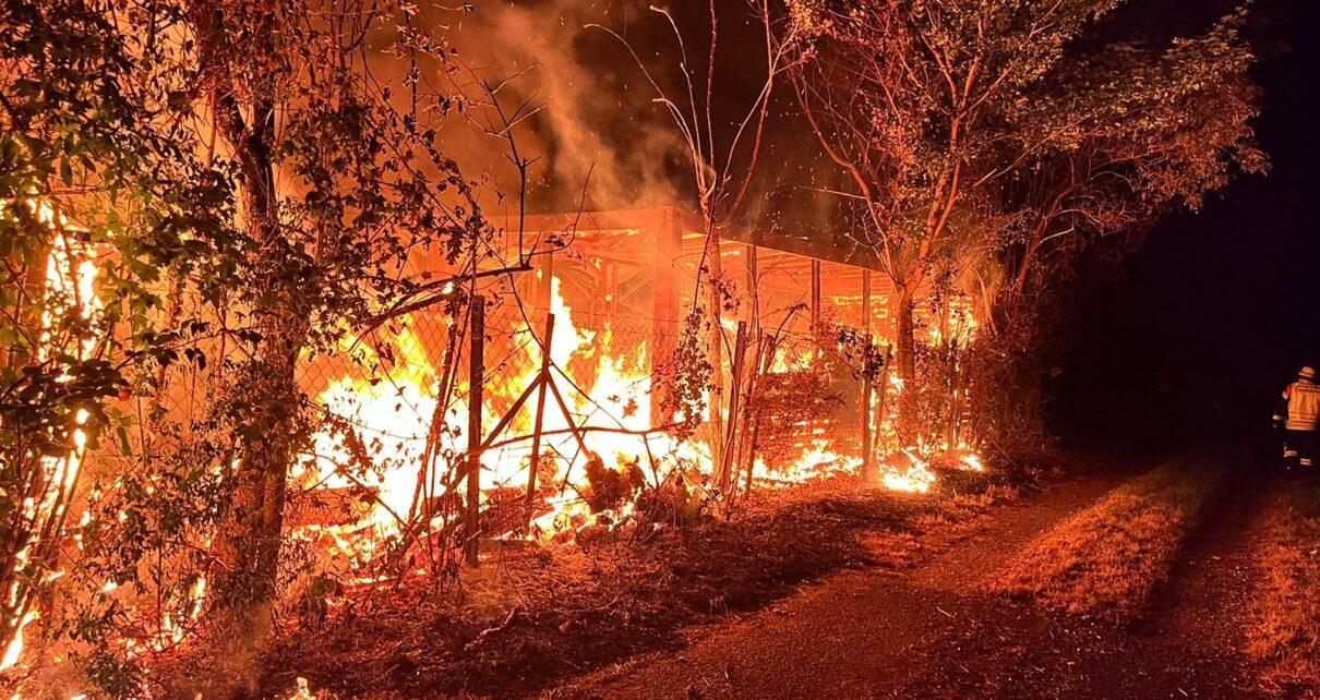 Vollbrand einem Pferdestall in der Niedernberger Straße in Großostheim