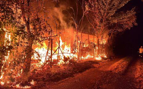 Vollbrand einem Pferdestall in der Niedernberger Straße in Großostheim