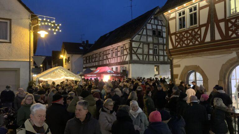 Großer Andrang beim diesjährigen Weihnachtsmarkt der Freiwilligen Feuerwehr Wenigumstadt