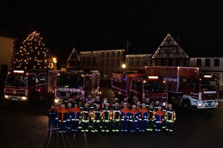 Große vorweihnachtliche Lichterfahrt der Feuerwehr Großostheim