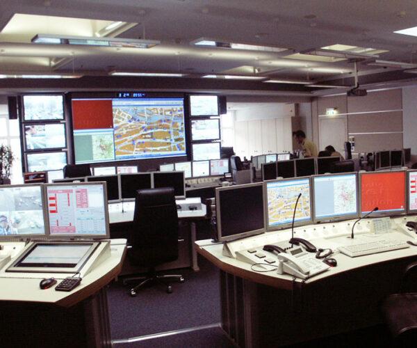 Eine Einsatzzentrale der bayerischen Polizei