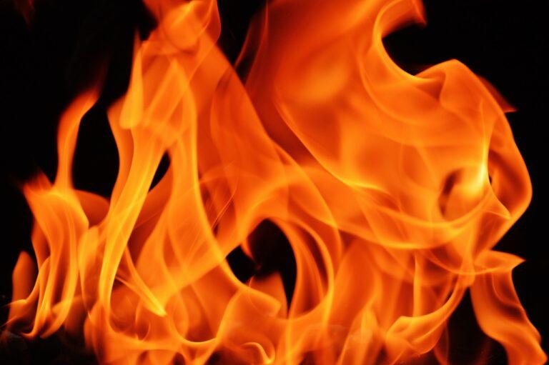 Feuerwehr Großeinsatz – Holzlager in Laufach brannte