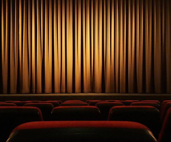 Theater der Vorhang ist gefallen