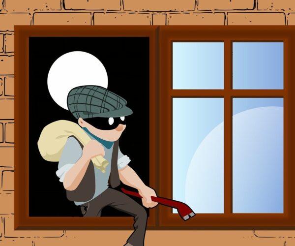 Einbrecher flüchtet mit Beute aus dem Fenster