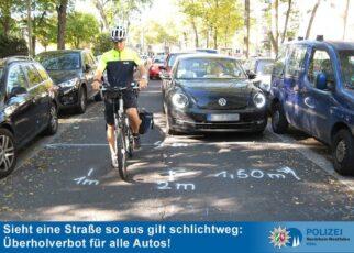 Rechts und Links parkende Autos, PKW versuchen Radfahrende zu überholen, kein Abstand von 1,5 Meter möglich