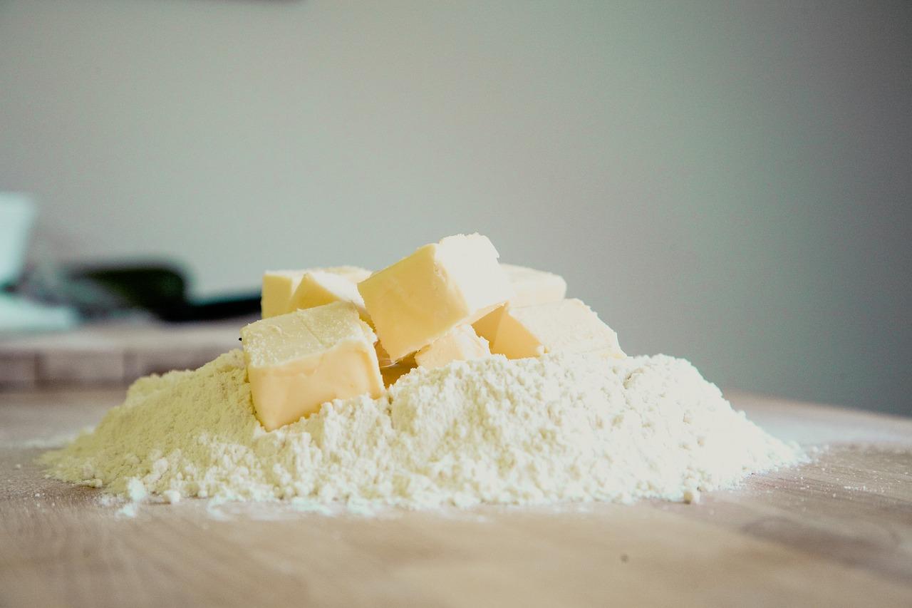 Mehr mit Butter und Zucker, fertig zum vermischen