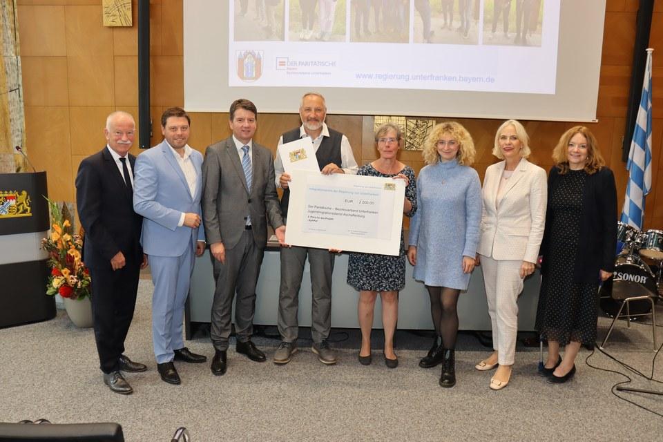 Verleihung des zweiten Unterfränkischen Integrationspreises 2026 an das Projekt SymPat des Jugendmigrationsdienstes Aschaffenburg mit Staatssekretär Sandro Kirchner und Regierungspräsidentin Dr. Susanne Weizendörfer – Integrationspreis Aschaffenburg